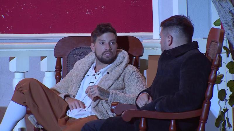 Luis y Pancho hablan de Faloon y su posible derrocamiento como capitana