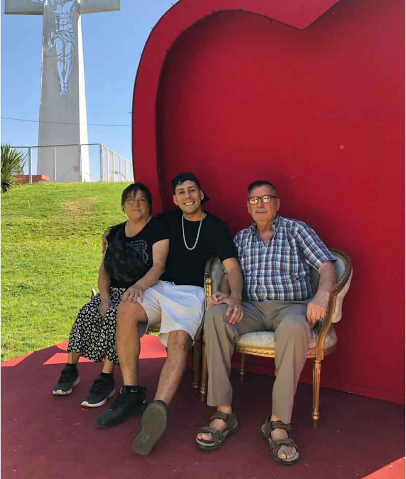 Dash junto a sus padres - Instagram