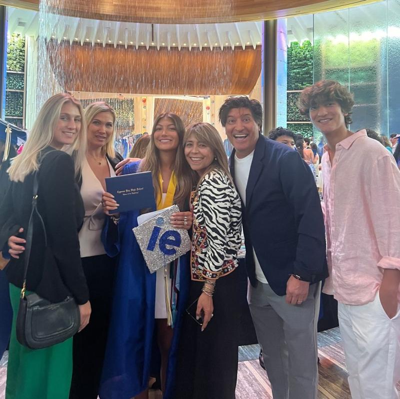 Iván Zamorano junto a su familia