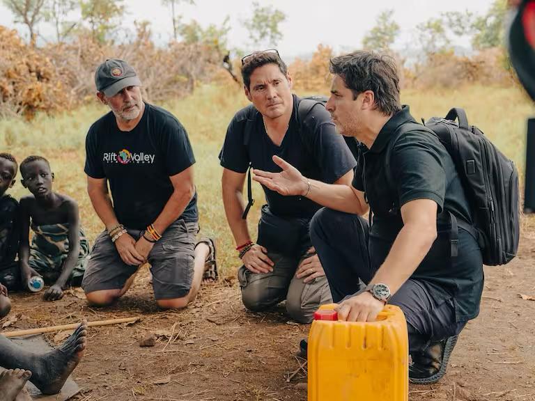 Jorge Zabaleta y Pancho Saavedra junto a Toni Espadas.