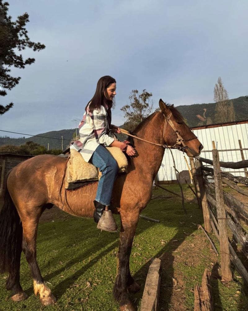 Kel Calderón en su caballo
