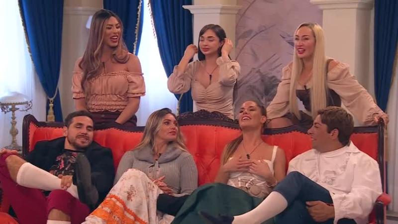 El momento de la dinámica con los saludos del exterior.