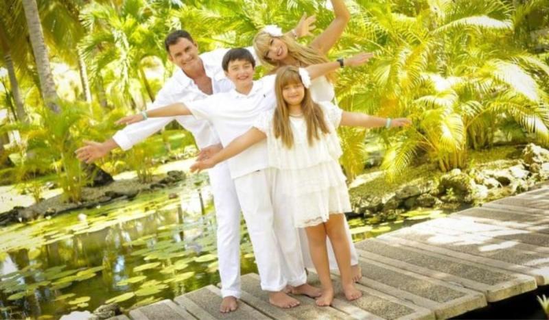 Carina Radonich junto a su familia en la actualidad viviendo en Miami