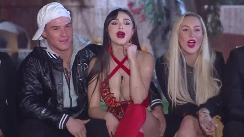 Rai, Javi y Fran miran sorprendidos la imitación de Facundo.