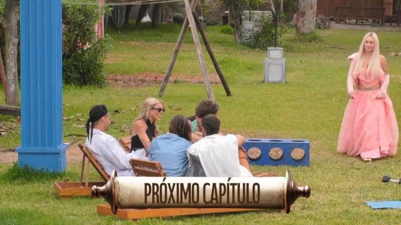 Fran se acerca a saludar a Oriana en Ganar o Servir