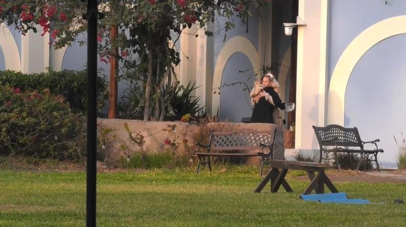 Oriana y Fran se abrazan para sellar su amistad