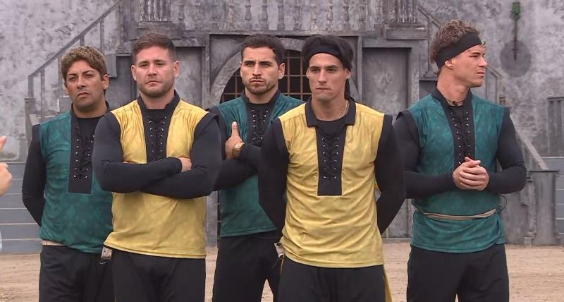 Hombres de Ganar o Servir listos para competir