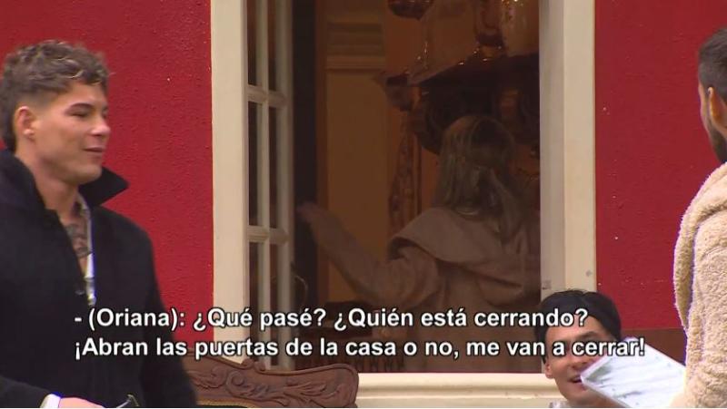 Oriana no permite que cierren las puertas