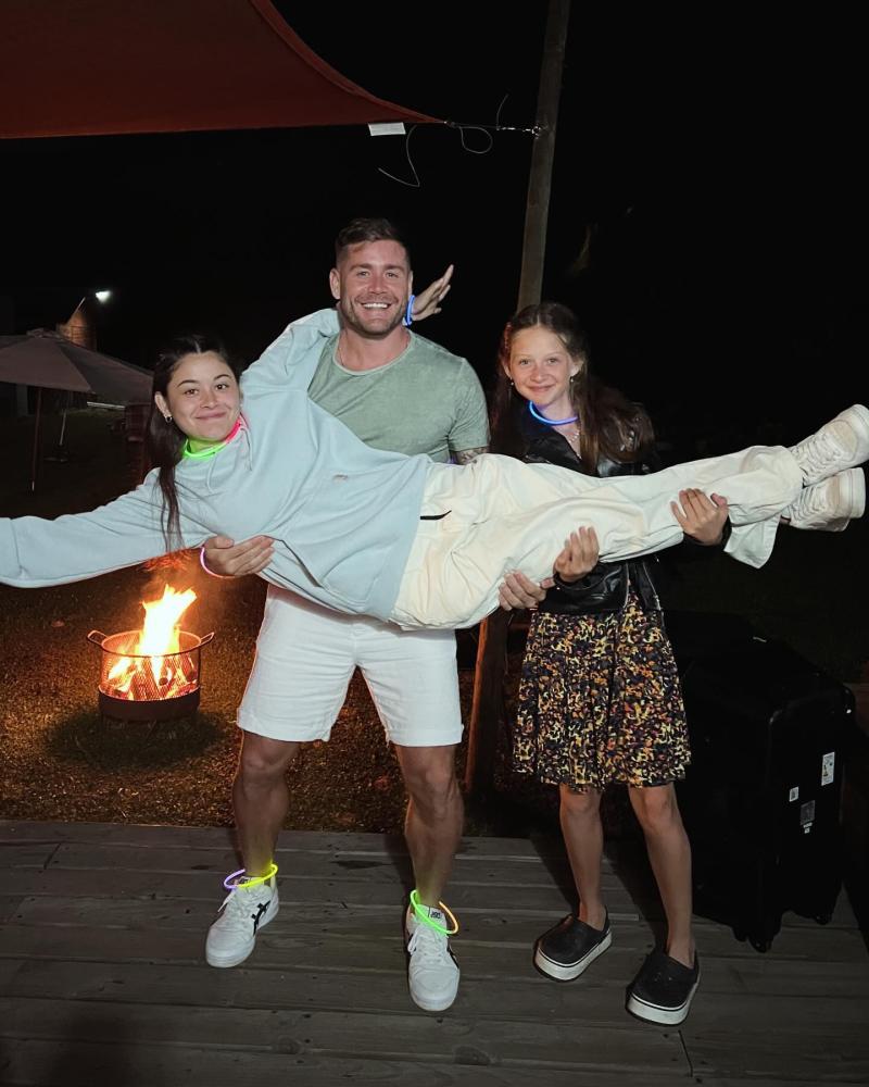 Pancho Rodríguez celebrando año nuevo con sus hijas