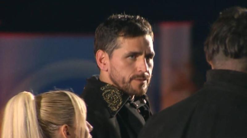 Pangal enojado en Ganar o Servir