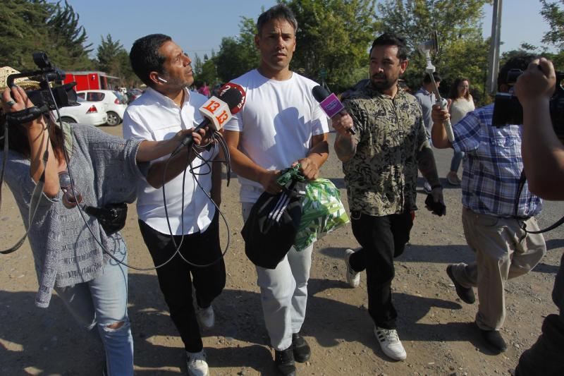 Claudio Valdivia debió cambiarse de ropa para poder ingresar a visita a Jorge a la cárcel de Rancagua. (ATON)