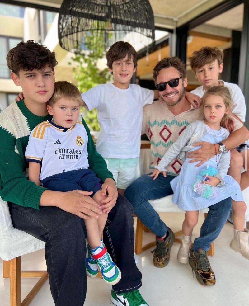 Benjamín Vicuña y sus hijos.