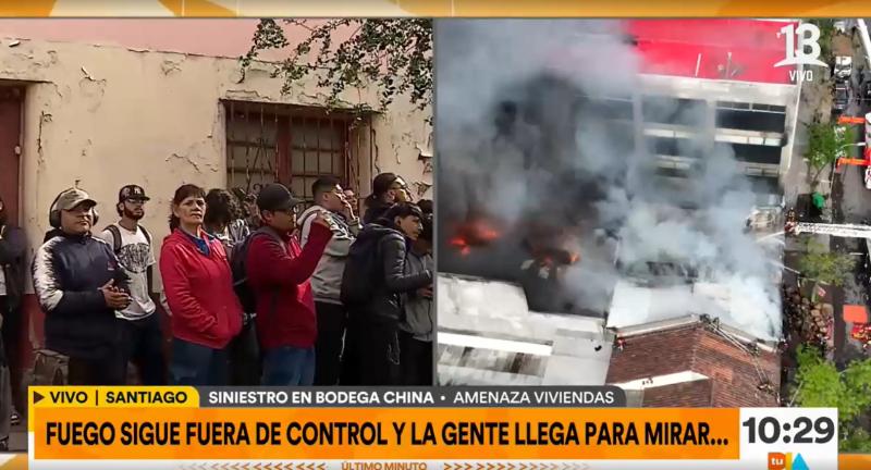 Insólito: un centenar de personas llega a las inmediaciones del incendio para observar el fuego