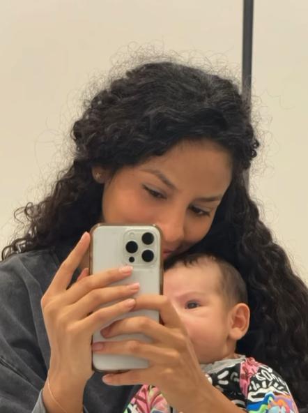 Uno de los tiernos registros que compartió hija de Anita Alvarado junto a su bebé.