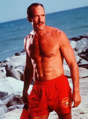 Confirman la muerte de querido actor de "Guardianes de la bahía", Michael Newman.