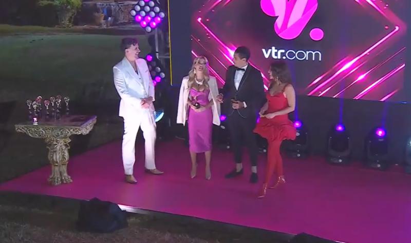 Los ganadores en la categoría "Mejor frase típica" de los VTR Awards de Ganar o Servir.