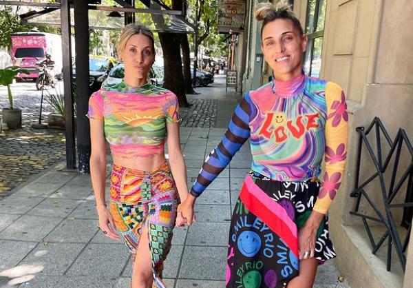 Anita Espasandin junto a su hermana melliza, Maru.