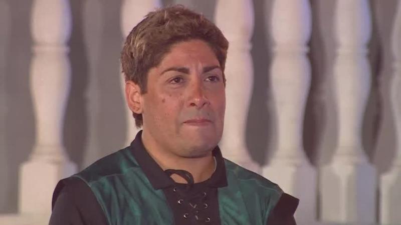 Botota escuchó emocionada el noble gesto de Fran.