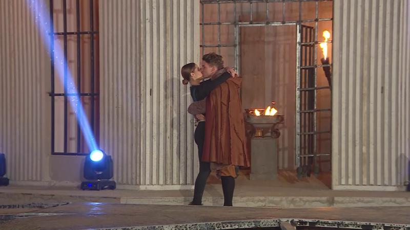 Rai despidió a Gala Caldirola con un romántico beso.