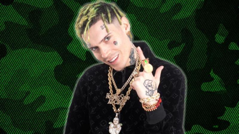 ¿Cuál es el origen del nombre de Marcianeke y qué otros seudónimos tenía en mente el cantante?