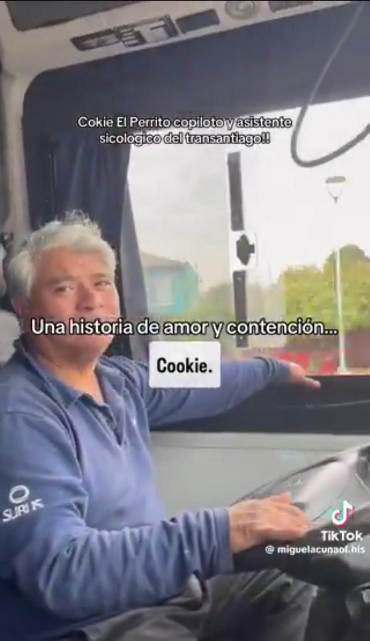 Antonio, dueño del perrito.