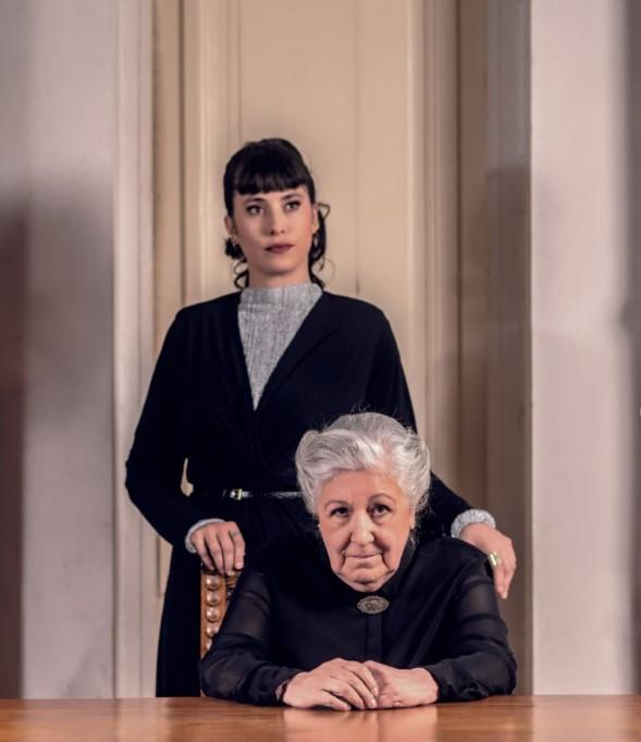 Andrea García-Huidobro y Ana Reevs en "Eloísa" del Teatro UC