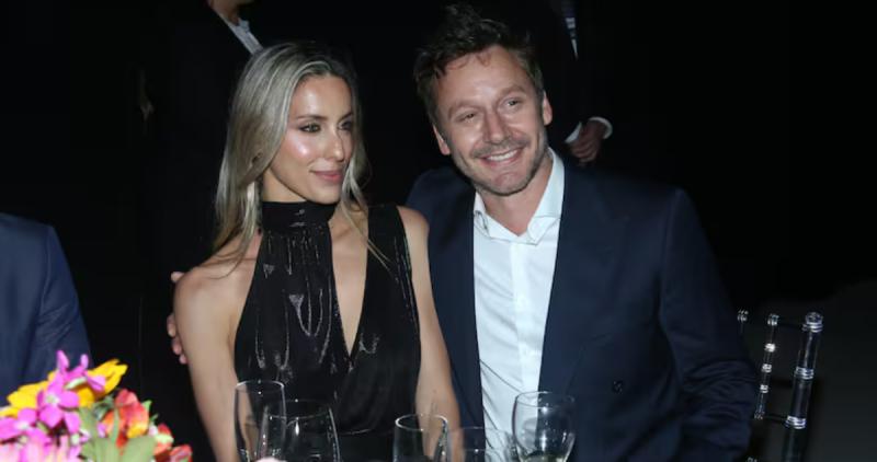 Benjamín Vicuña junto a su nueva pareja, Anita Espasandin, en un evento. (La Nación)