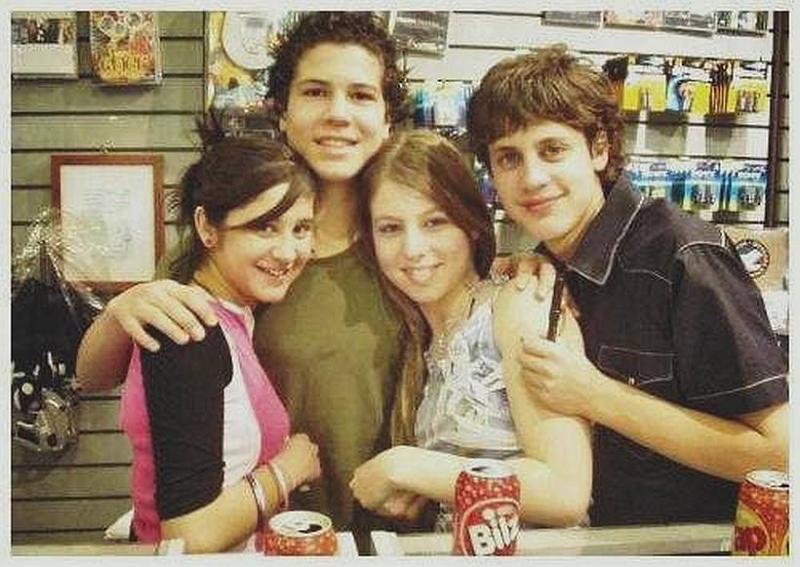 Pablo Holman, Tomás Manzi, Bárbara Sepúlveda y Nicole Natalino