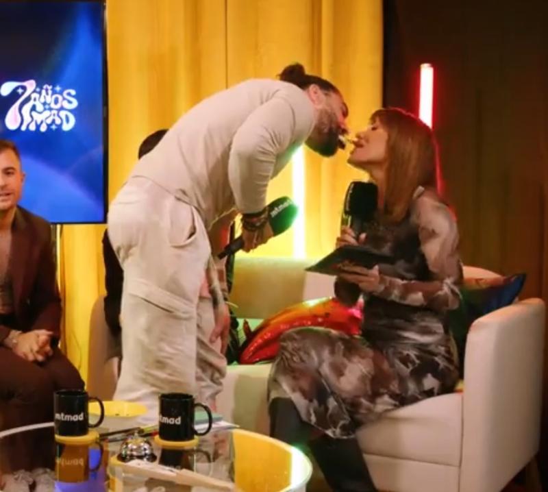 Josué Bernal y Gala Caldirola en un juego