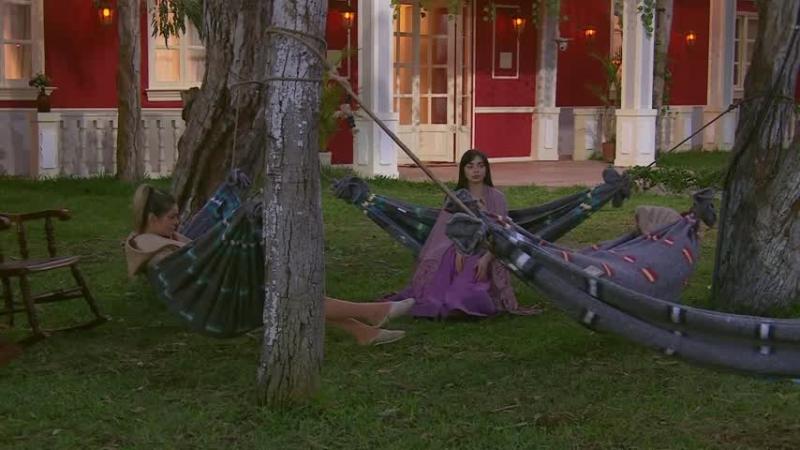 La casona de Ganar o Servir, en las horas previas a un nuevo Cara a Cara.