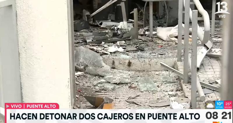 Sujetos hacen explotar dos cajeros automáticos en Puente Alto