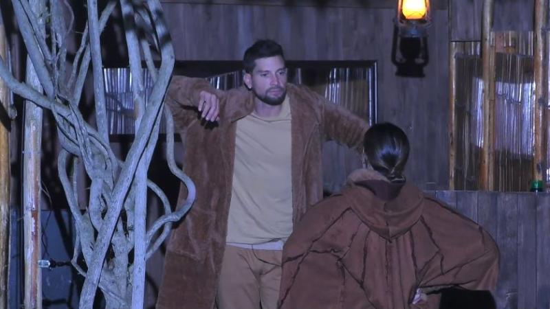 Luis le reclama a Daniela Colett