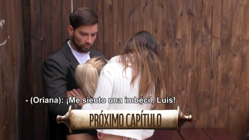 Oriana se siente una imbécil