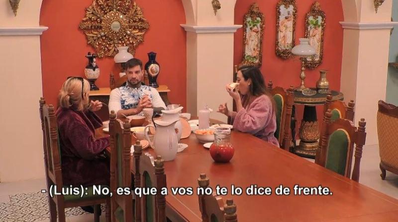 Luis le dice a Oriana que Botota habla mal de ella