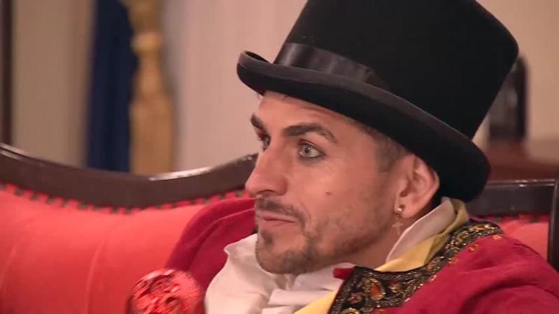 La reacción de Pangal Andrade durante la presentación de Luis.