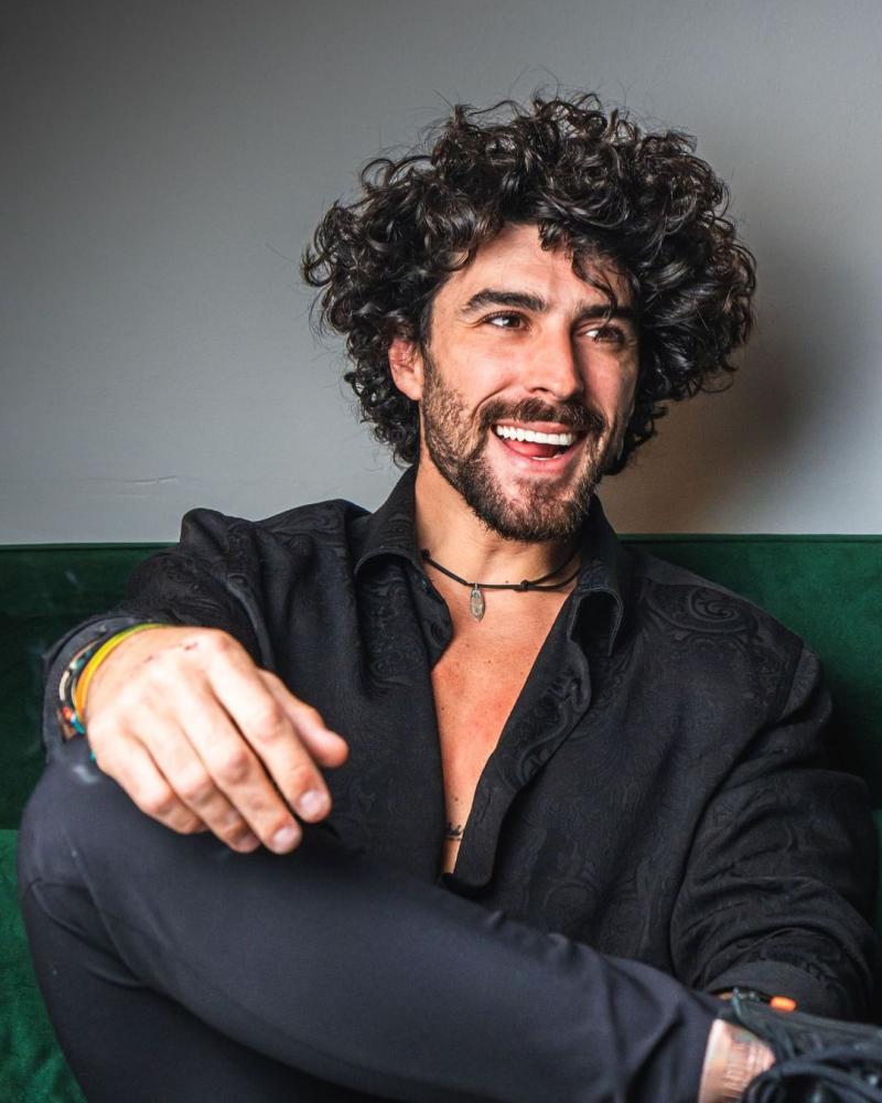 Así lucía Josué Bernal antes de raparse en "Palabra de Honor"