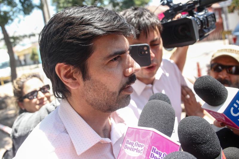 Joaquín Lavín León visitó a Cathy Barriga en la cárcel de San Miguel. (Agencia UNO)