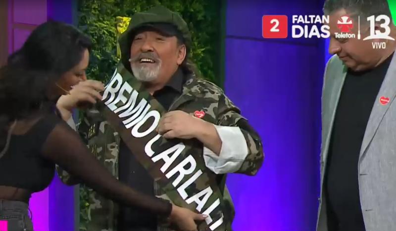 Negro Piñera recibió el "Premio Carlali" tras ser uno de los primeros en abandonar el reality "Palabra de Honor".