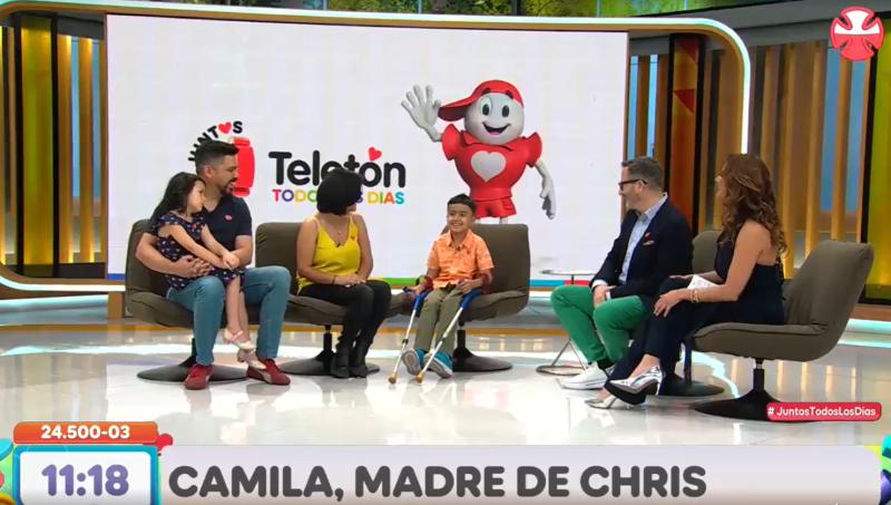 Chris Lindsay, niño embajador de Teletón 2024, y su familia en la Matinatón