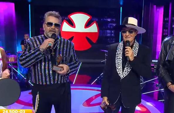 Look de Emmanuel y Mijares en la Teletón 2024 provocaron divertidas reacciones en redes sociales.