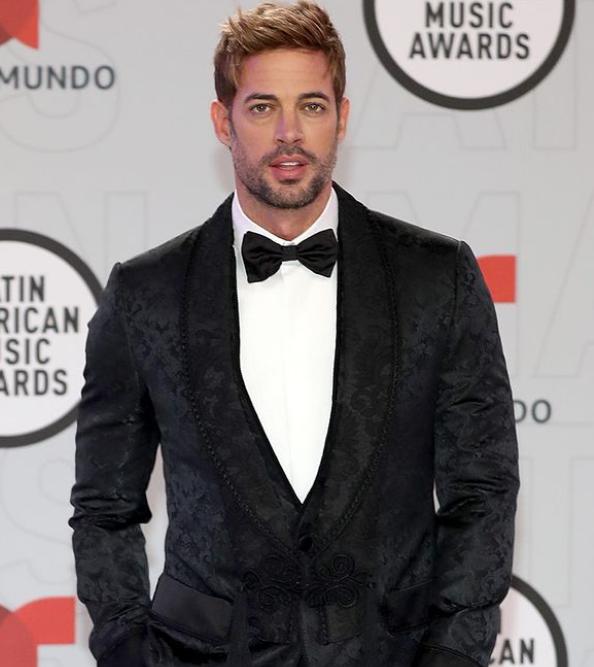 William Levy le dejó coqueto mensaje a Emilia Dides en redes sociales.