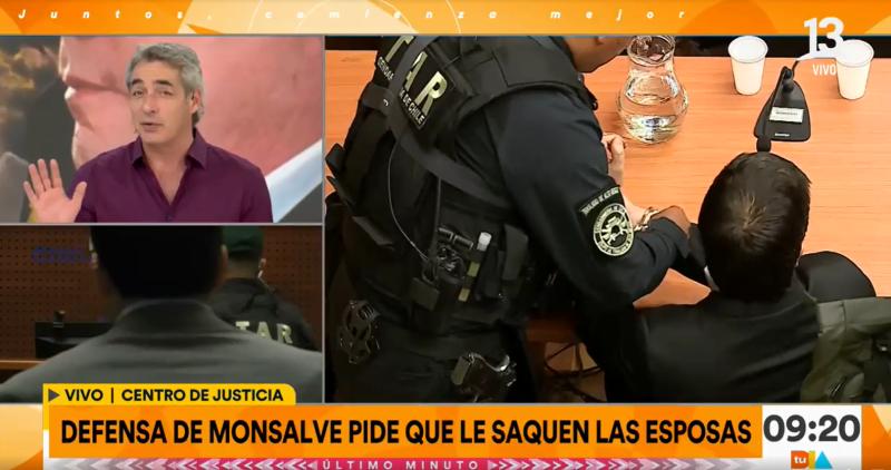El momento en que le quitan las esposas a Manuel Monsalve por petición de su defensa
