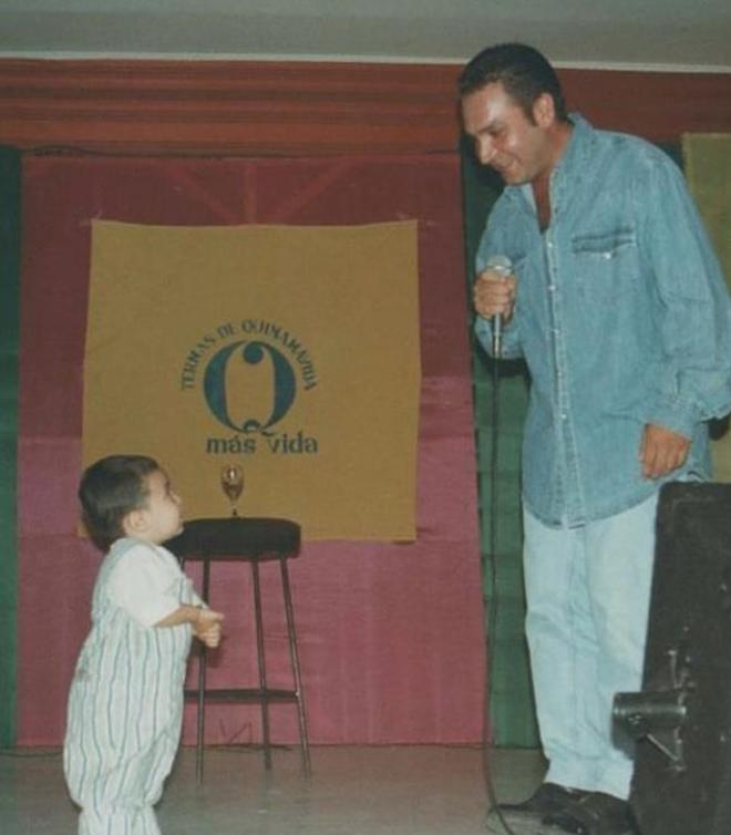 Uno de los tiernos registros que compartió Luis Jara junto a su hijo mayor.