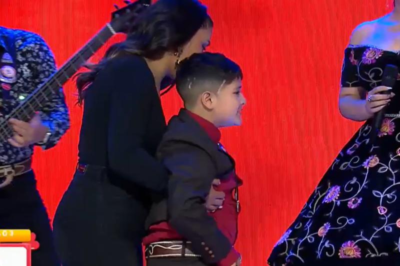 El niño que ama la cueca: La emocionante presentación de Carlitos en la Teletón 2024