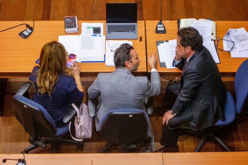 Cathy Barriga y sus abogados - Créditos: ATON