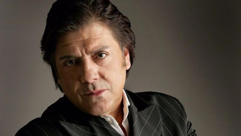 Zalo Reyes y su hit "Un ramito de violetas"