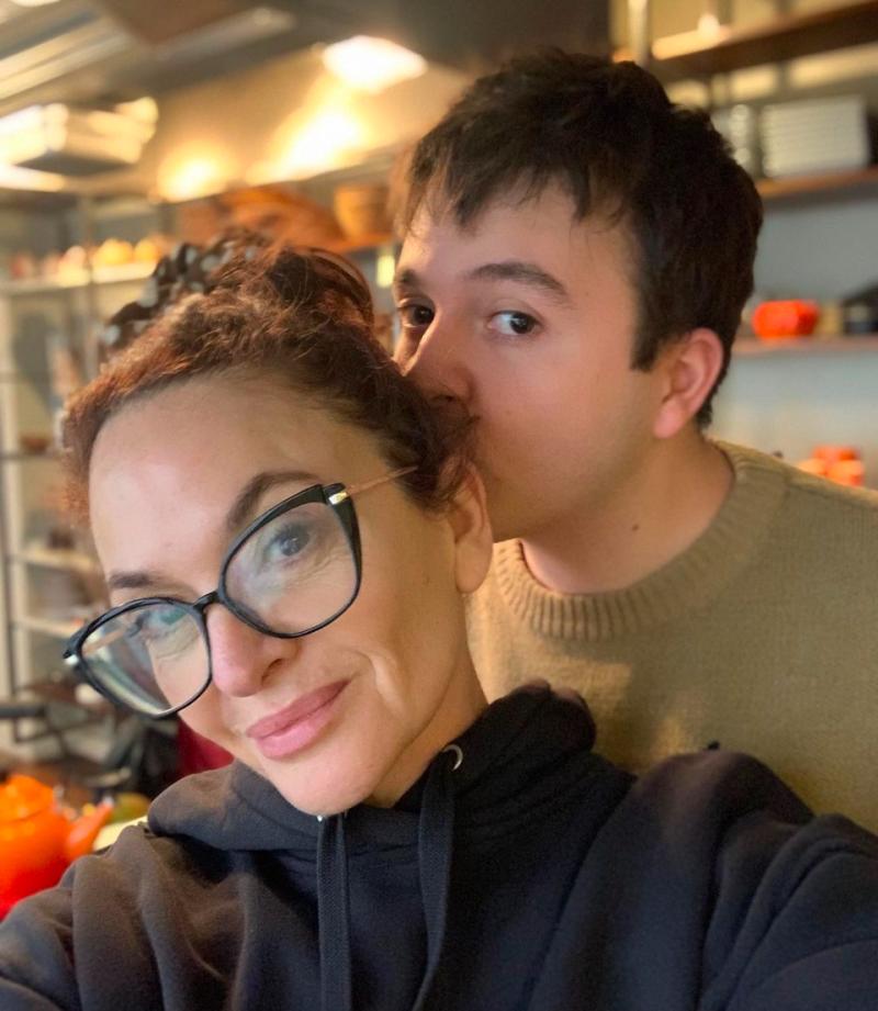 Antiguo registro fotográfico de Catalina Guerra y su hijo Pedro