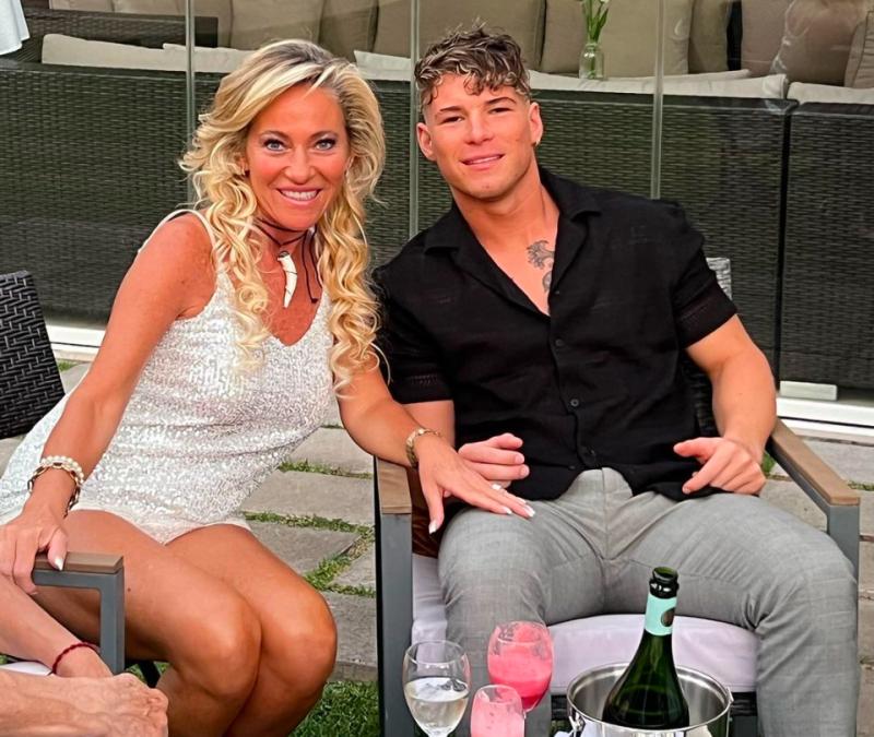 Katherine Helfmann junto a su hijo Raimundo Cerda - Instagram