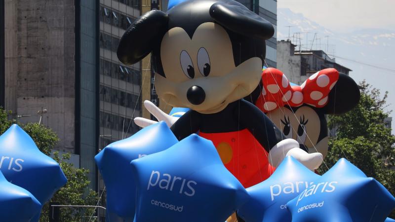 Paris Parade 2024 por el 13