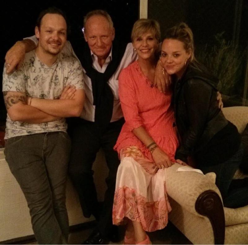 Paulina Nin junto a Canuto y sus hijos